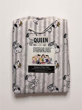 Peanuts Queen Sheet Set in Gray and White with Snoopy Print